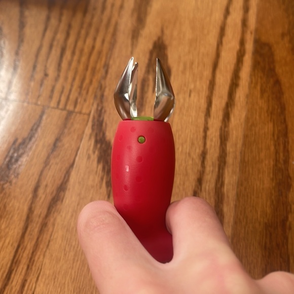 Chef’n Stemgem strawberry huller & strawberry slicester hand-held slicer - Picture 5 of 5